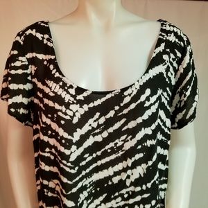 Torrid 2X Black White Open Back Short Sleeve Top